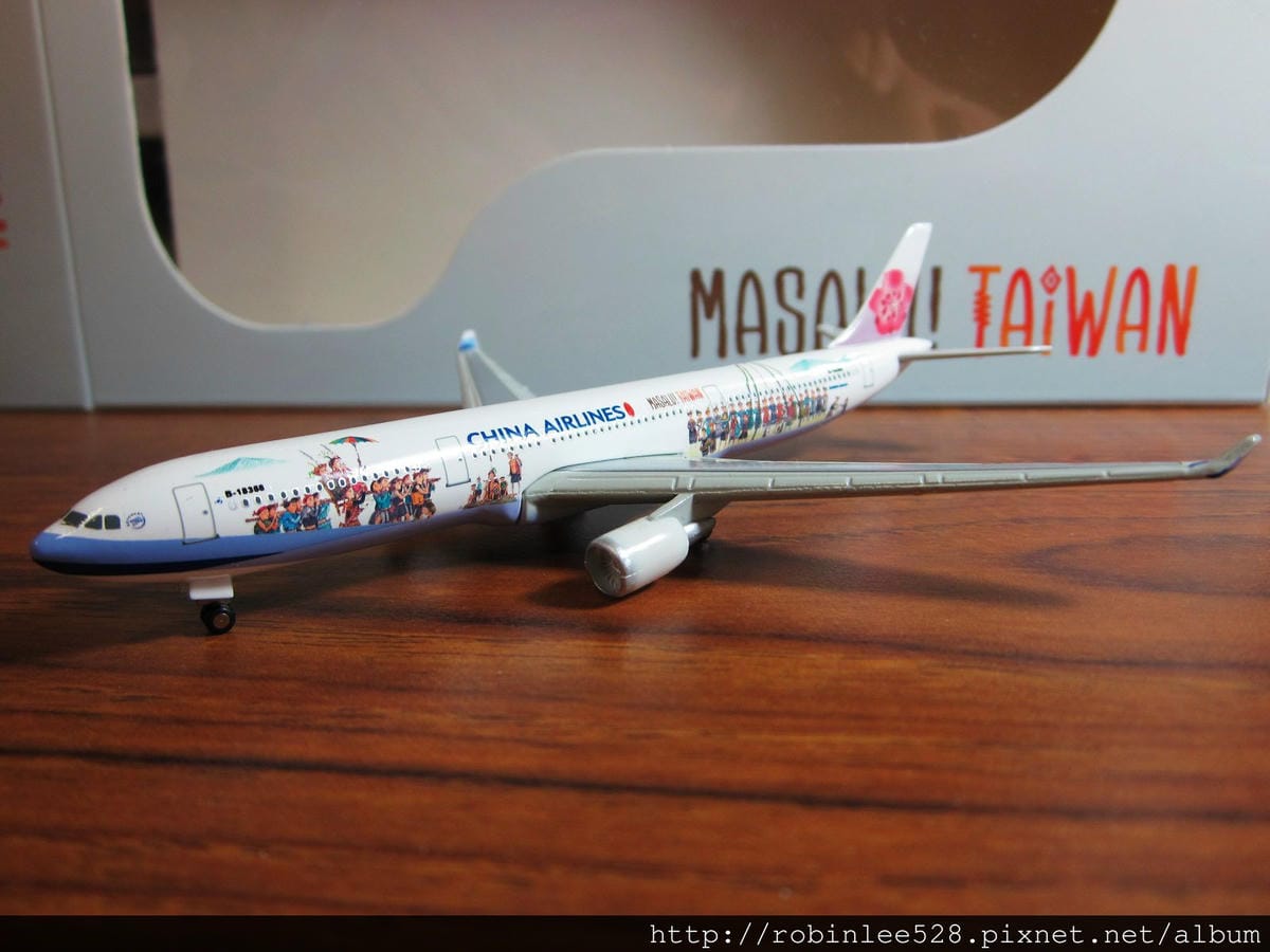 [開箱] 中華航空 台灣部落行旅彩繪機 1:500模型