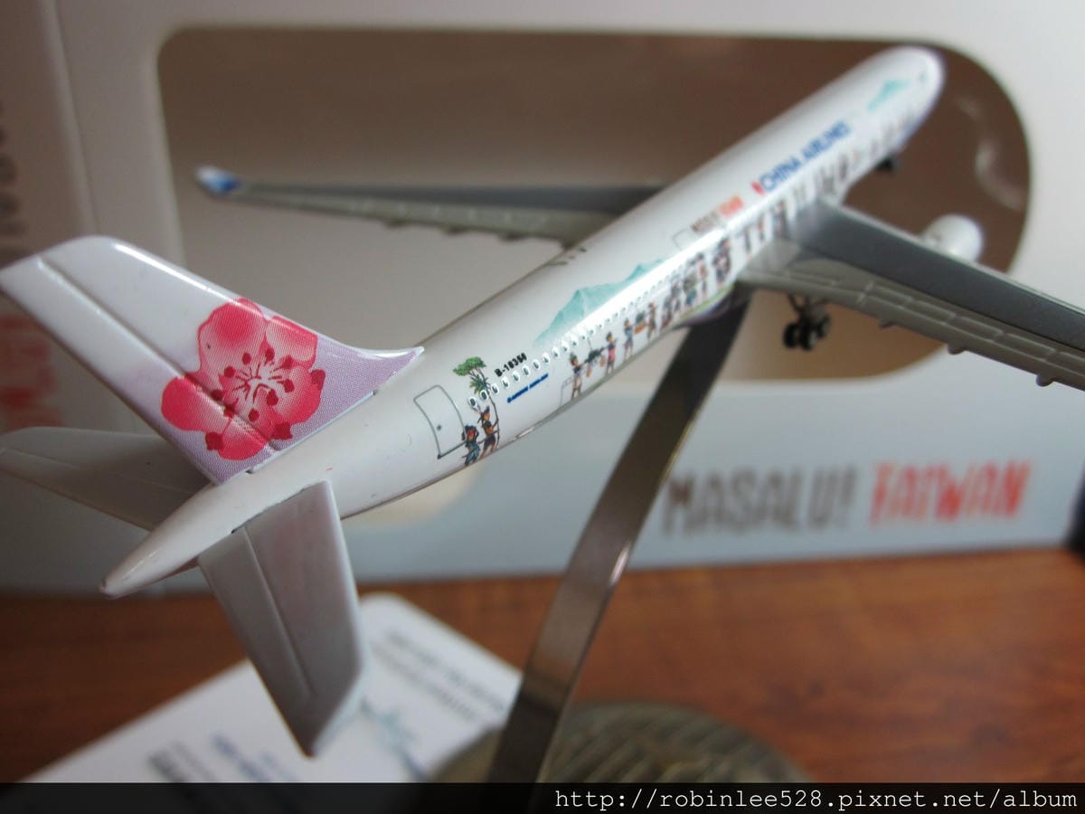 [開箱] 中華航空 台灣部落行旅彩繪機 1:500模型