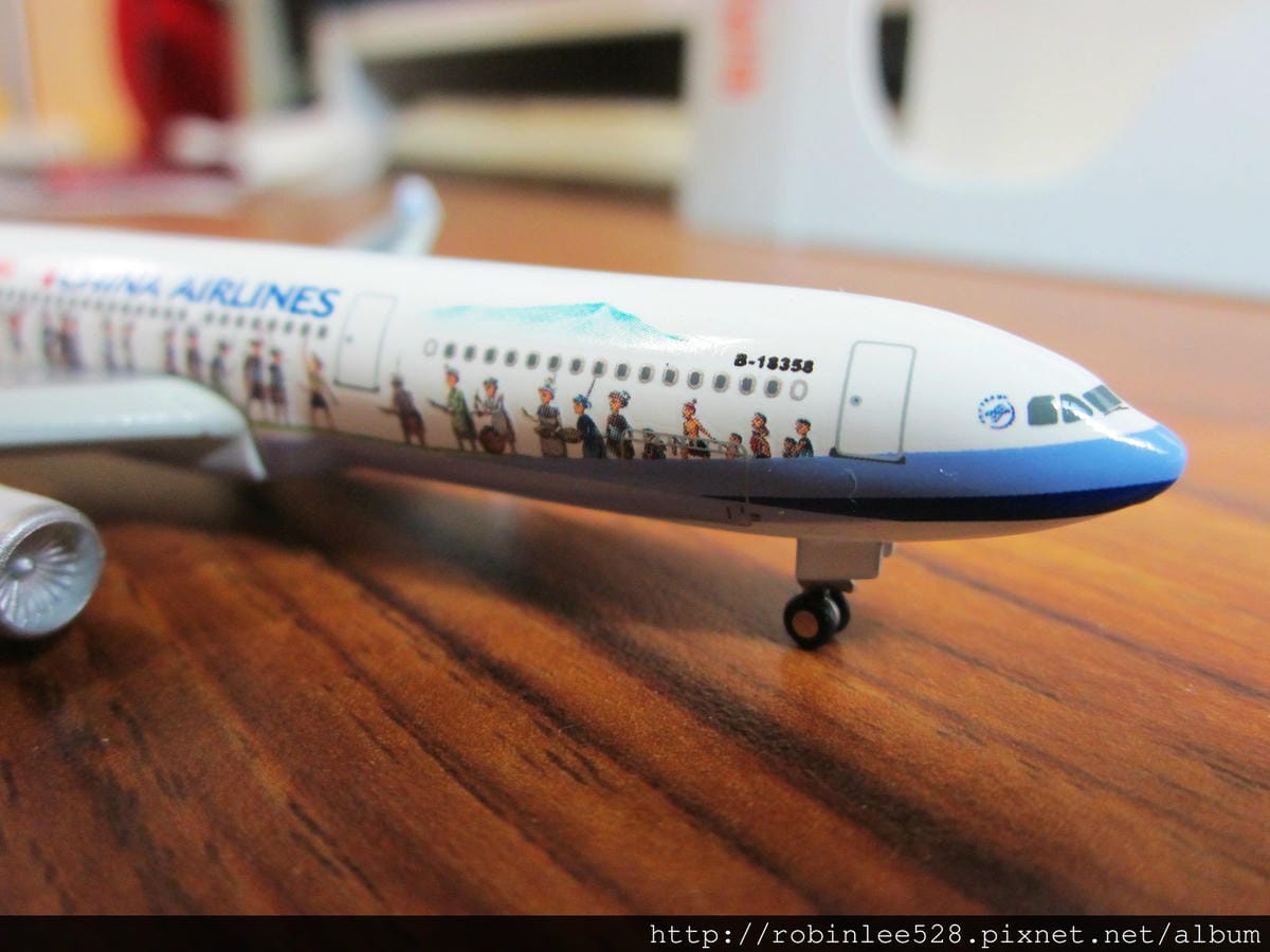 [開箱] 中華航空 台灣部落行旅彩繪機 1:500模型