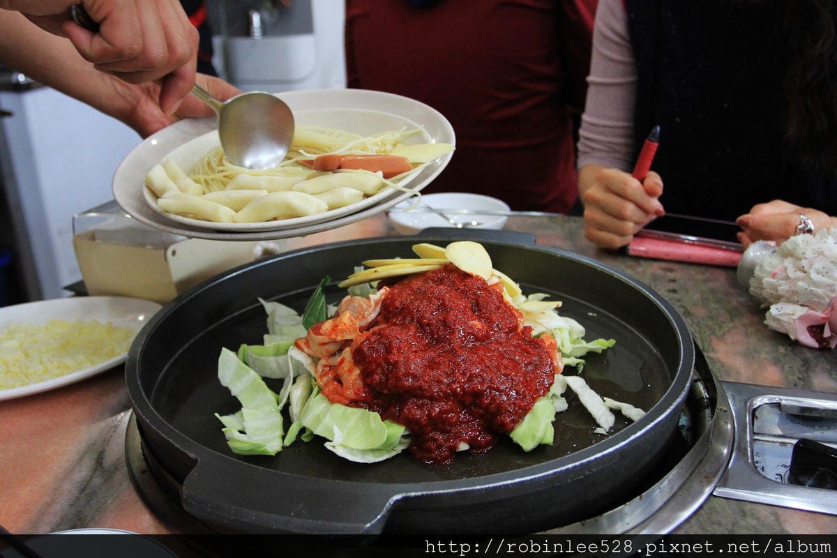 鐵板的誘惑–首爾必吃排隊美食 [春川家 辣炒雞排]
