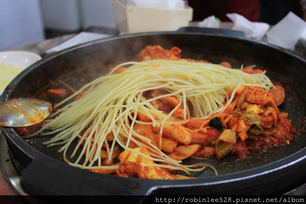 鐵板的誘惑–首爾必吃排隊美食 [春川家 辣炒雞排]