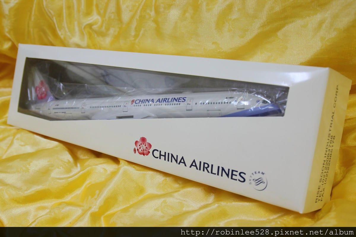 近期最夯! 中華航空 777-300ER 1:200模型開箱! - 第4張圖 近期最夯! 中華航空 777-300ER 1:200模型開箱!