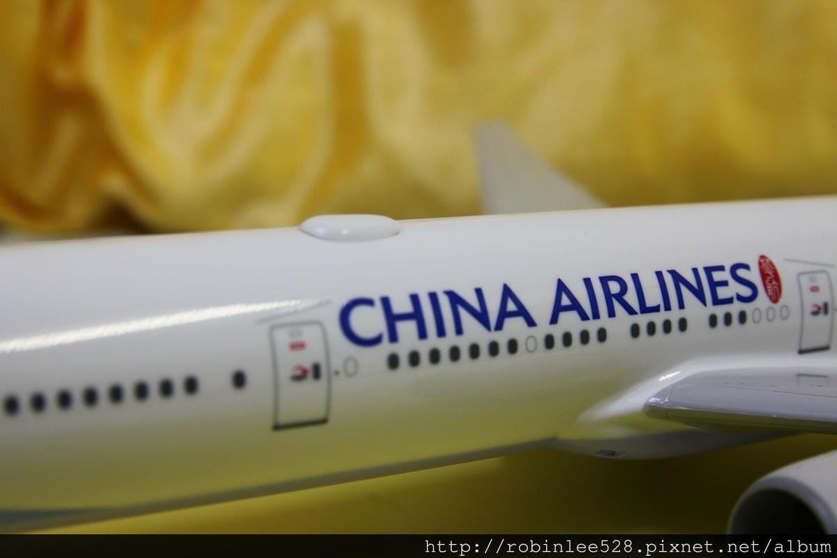 近期最夯! 中華航空 777-300ER 1:200模型開箱! - 第14張圖 近期最夯! 中華航空 777-300ER 1:200模型開箱!