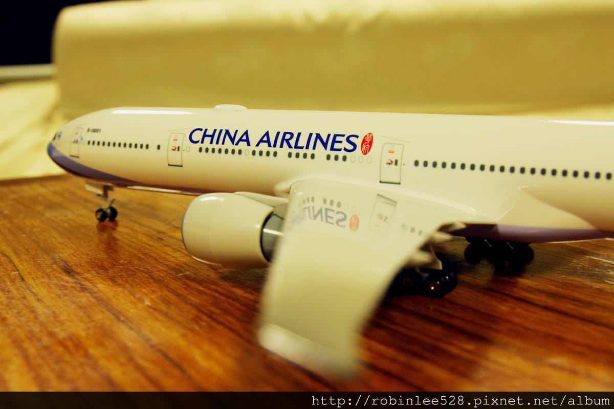 近期最夯! 中華航空 777-300ER 1:200模型開箱! - 第10張圖 近期最夯! 中華航空 777-300ER 1:200模型開箱!