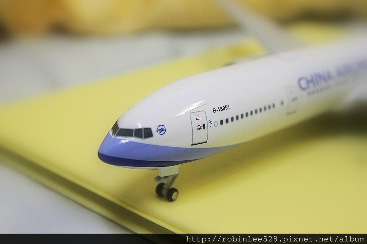 近期最夯! 中華航空 777-300ER 1:200模型開箱! - 第13張圖 近期最夯! 中華航空 777-300ER 1:200模型開箱!