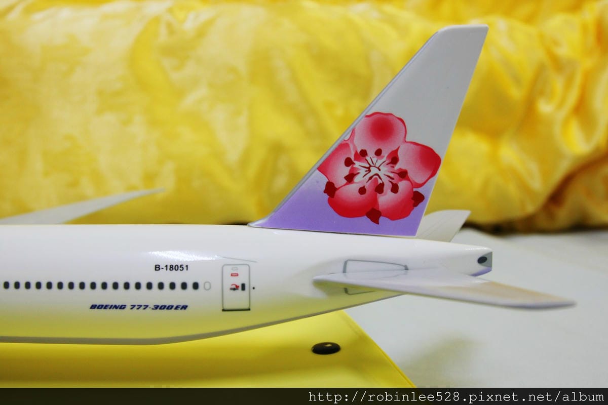 近期最夯! 中華航空 777-300ER 1:200模型開箱! - 第16張圖 近期最夯! 中華航空 777-300ER 1:200模型開箱!