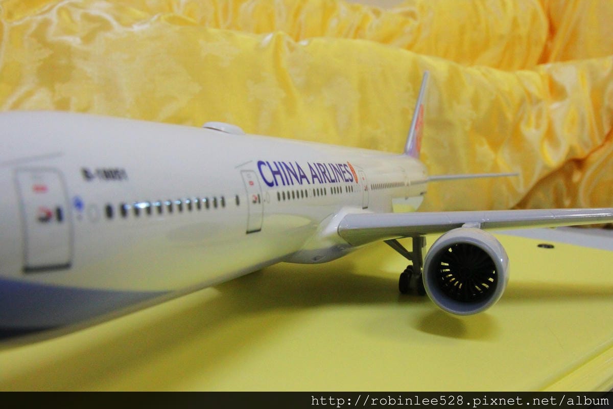 近期最夯! 中華航空 777-300ER 1:200模型開箱! - 第20張圖 近期最夯! 中華航空 777-300ER 1:200模型開箱!