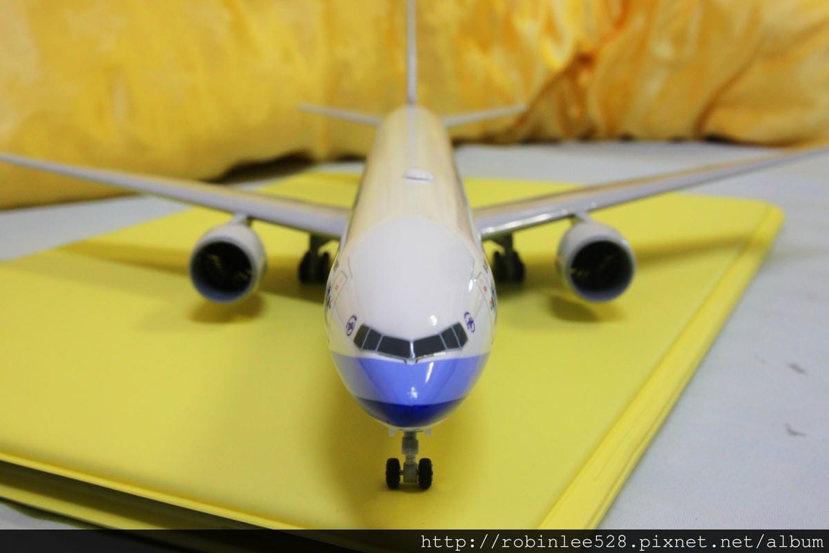 近期最夯! 中華航空 777-300ER 1:200模型開箱! - 第18張圖 近期最夯! 中華航空 777-300ER 1:200模型開箱!
