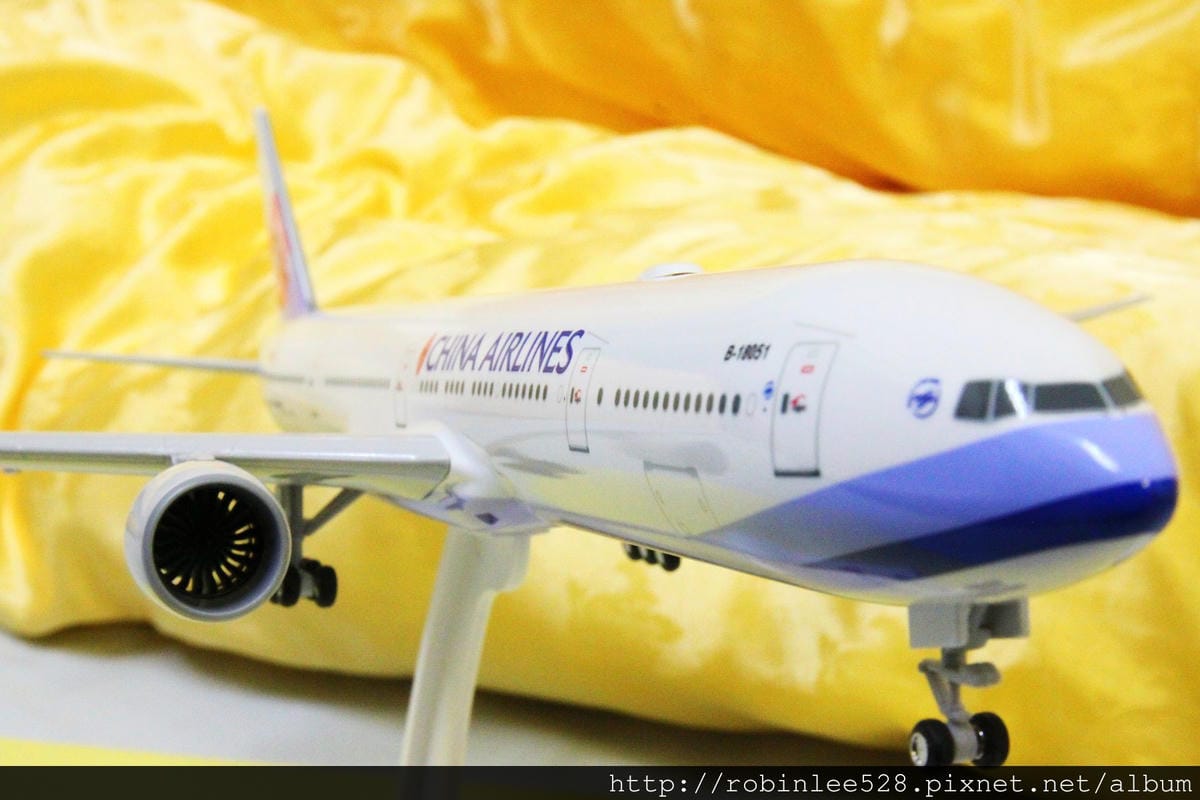 近期最夯! 中華航空 777-300ER 1:200模型開箱! - 第23張圖 近期最夯! 中華航空 777-300ER 1:200模型開箱!