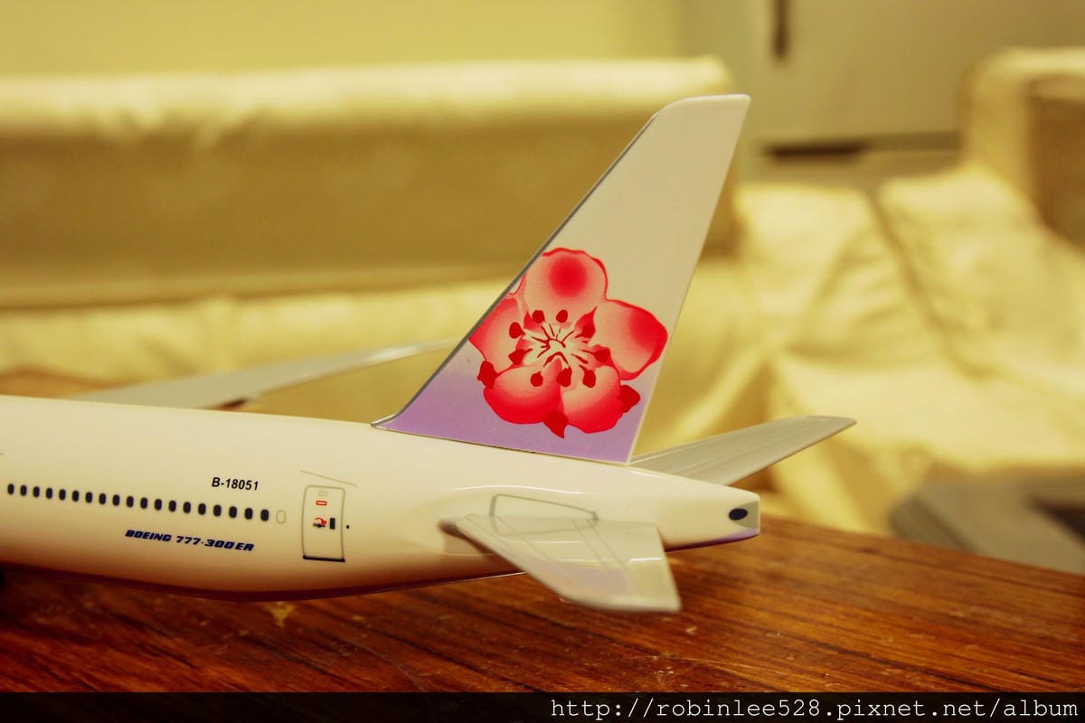 近期最夯! 中華航空 777-300ER 1:200模型開箱! - 第9張圖 近期最夯! 中華航空 777-300ER 1:200模型開箱!