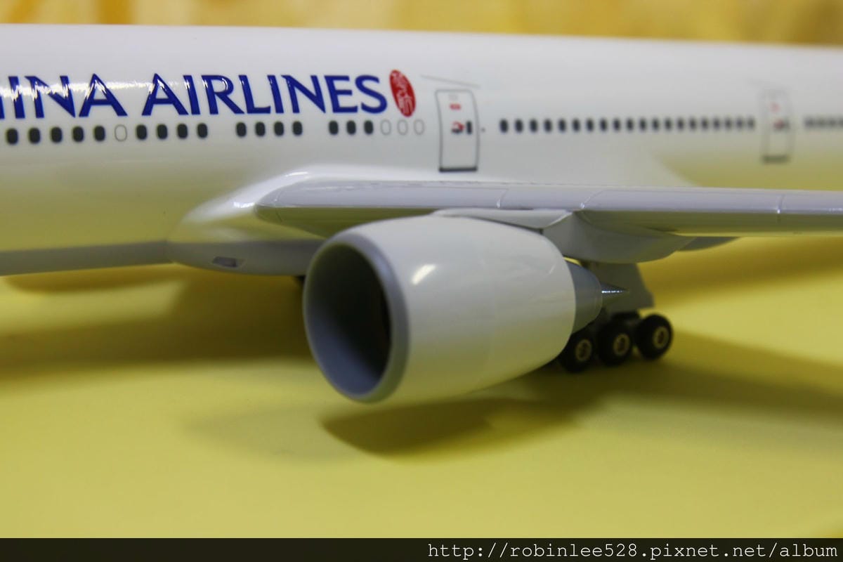 近期最夯! 中華航空 777-300ER 1:200模型開箱! - 第15張圖 近期最夯! 中華航空 777-300ER 1:200模型開箱!