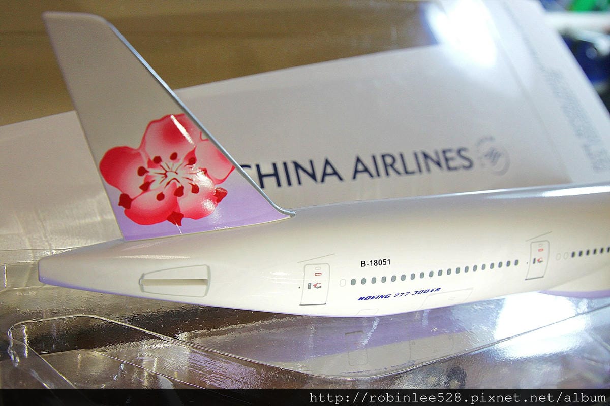 近期最夯! 中華航空 777-300ER 1:200模型開箱! - 第7張圖 近期最夯! 中華航空 777-300ER 1:200模型開箱!