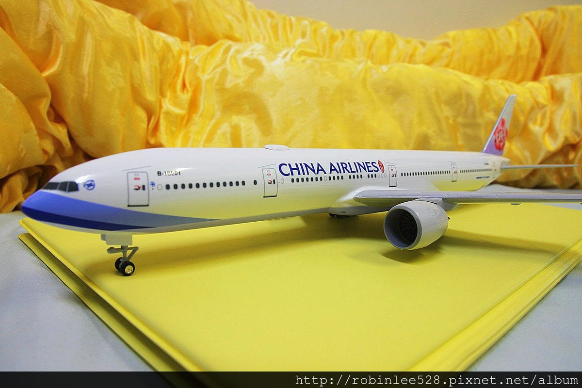 近期最夯! 中華航空 777-300ER 1:200模型開箱! - 第12張圖 近期最夯! 中華航空 777-300ER 1:200模型開箱!