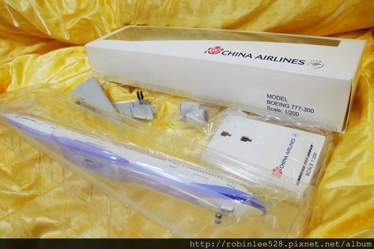 近期最夯! 中華航空 777-300ER 1:200模型開箱! - 第5張圖 近期最夯! 中華航空 777-300ER 1:200模型開箱!