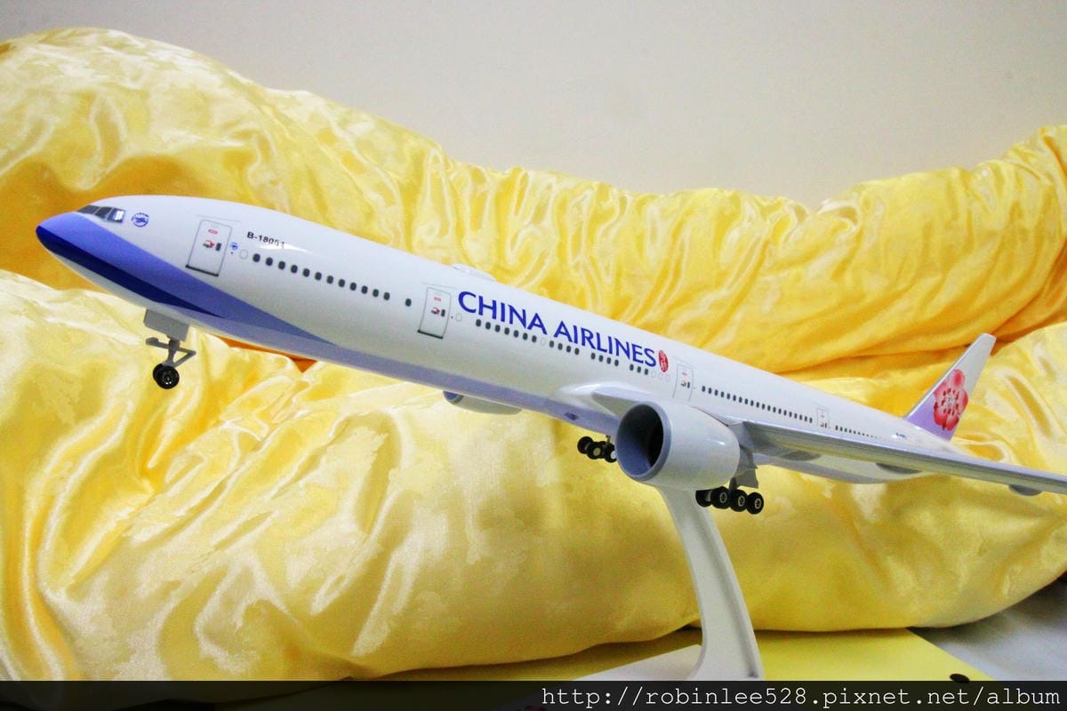 近期最夯! 中華航空 777-300ER 1:200模型開箱! - 第24張圖 近期最夯! 中華航空 777-300ER 1:200模型開箱!