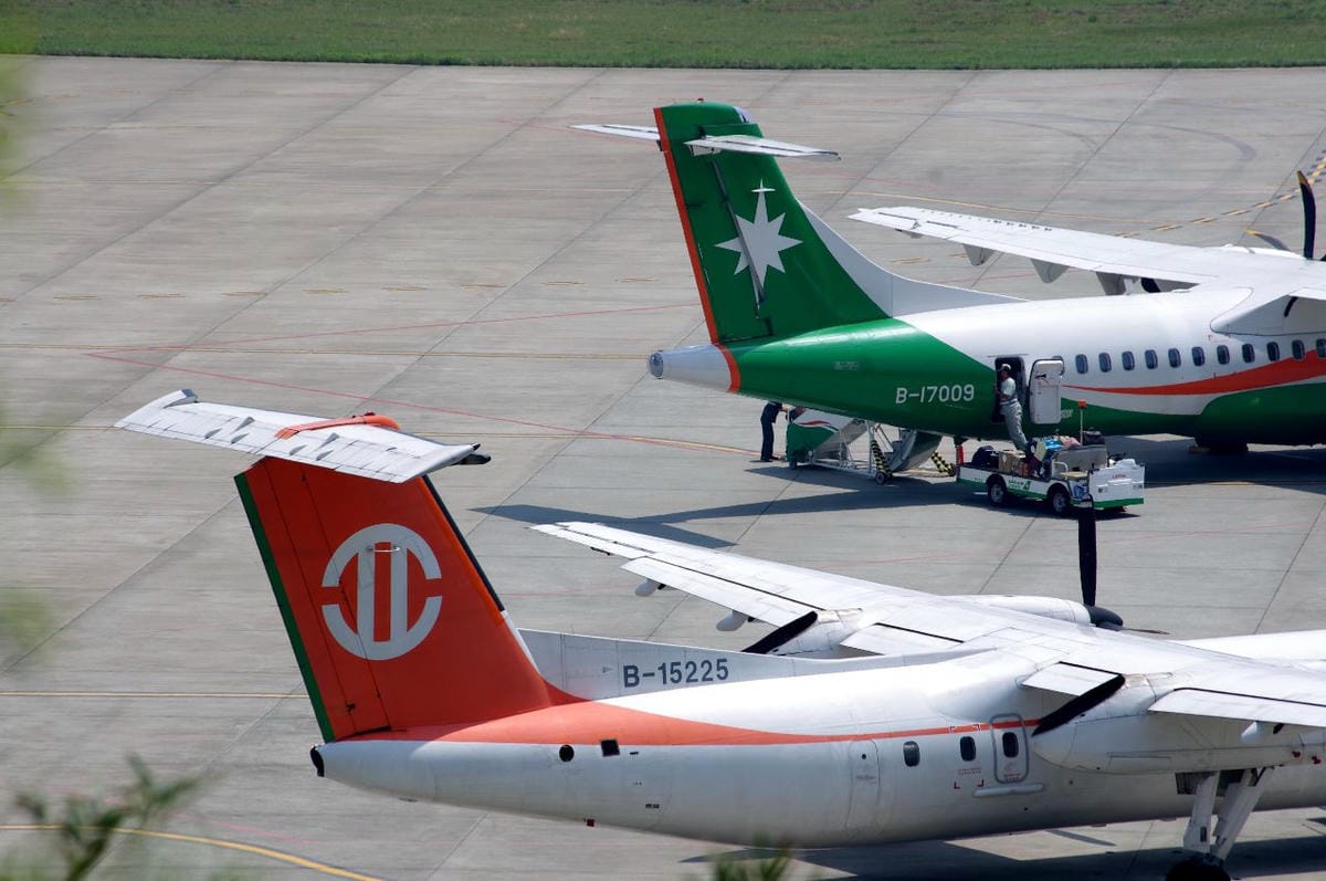 2014.8.18 立榮航空 Dash 8-300光榮退役! - 第4張圖 2014.8.18 立榮航空 Dash 8-300光榮退役!