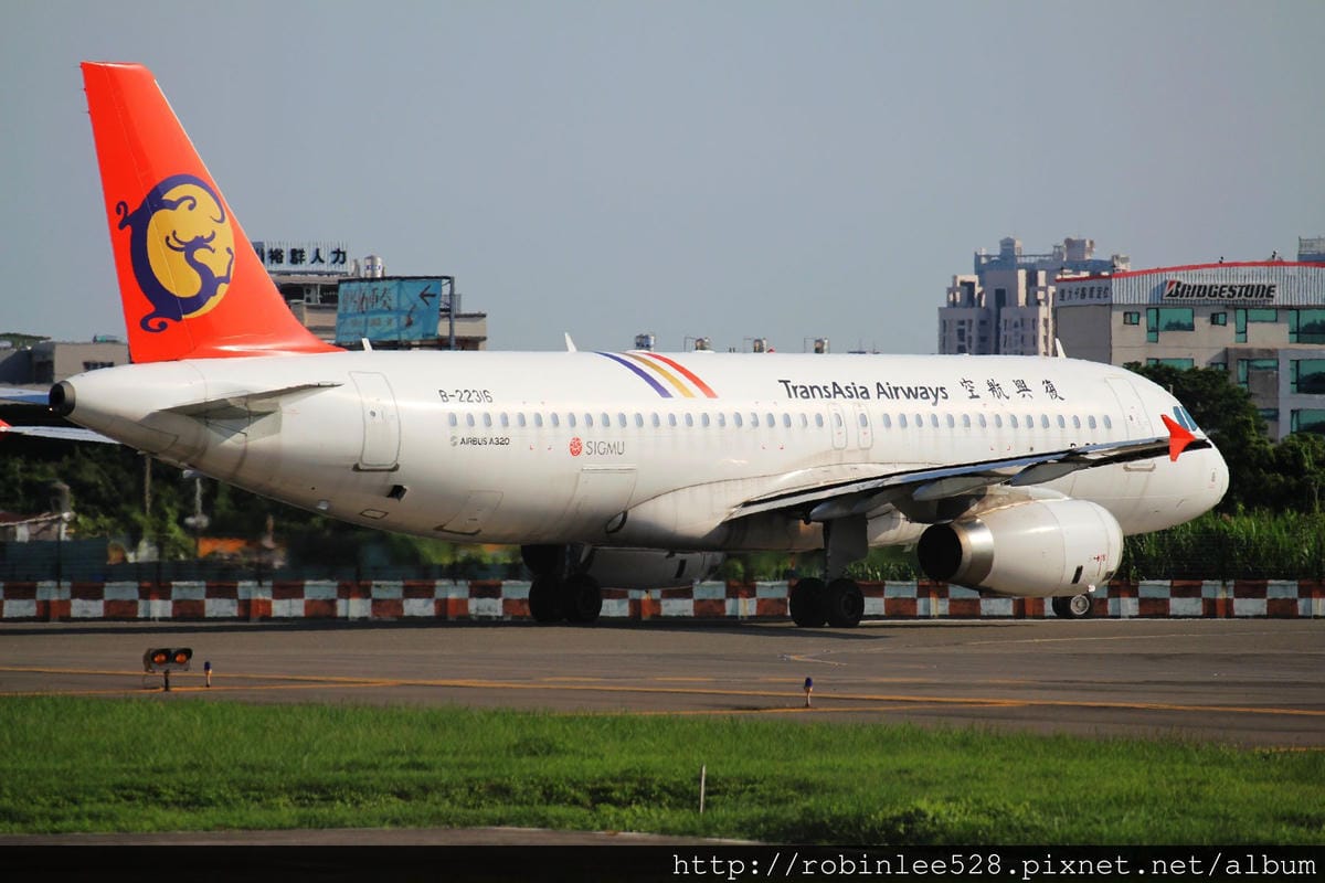 2014.9.13 高雄機場晨光拍機之旅 - 第13張圖 2014.9.13 高雄機場晨光拍機之旅