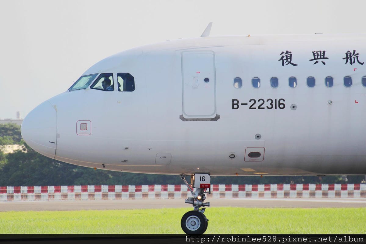 2014.9.13 高雄機場晨光拍機之旅 - 第12張圖 2014.9.13 高雄機場晨光拍機之旅