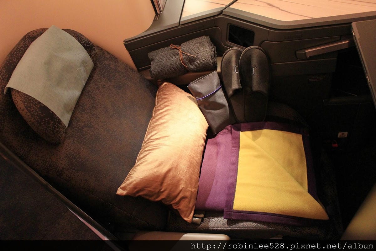 中華航空 777-300ER 登機體驗! 客艙全揭露! - 第34張圖 中華航空 777-300ER 登機體驗! 客艙全揭露!
