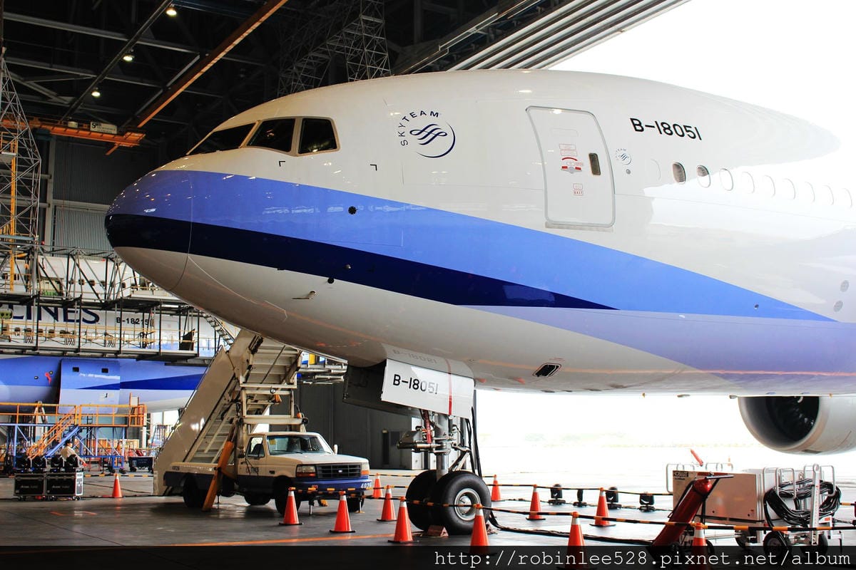 中華航空 777-300ER 登機體驗! 客艙全揭露! - 第5張圖 中華航空 777-300ER 登機體驗! 客艙全揭露!