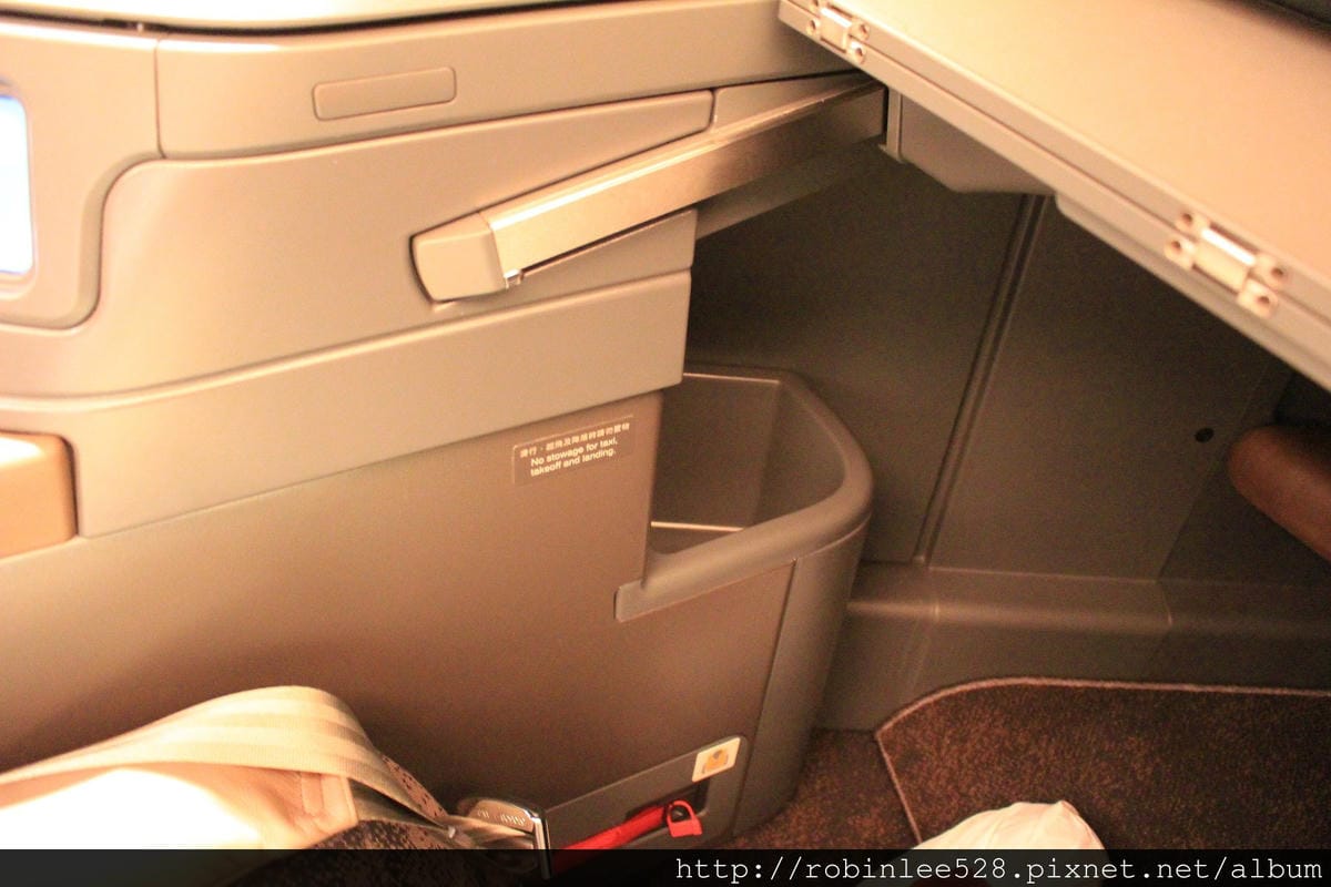 中華航空 777-300ER 登機體驗! 客艙全揭露! - 第36張圖 中華航空 777-300ER 登機體驗! 客艙全揭露!