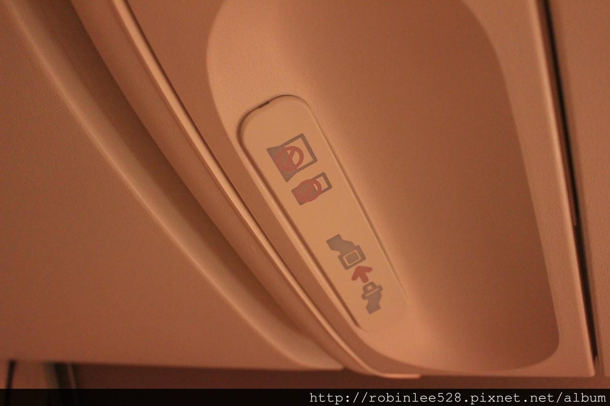 中華航空 777-300ER 登機體驗! 客艙全揭露! - 第99張圖 中華航空 777-300ER 登機體驗! 客艙全揭露!