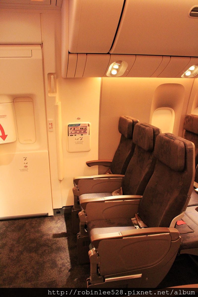 中華航空 777-300ER 登機體驗! 客艙全揭露! - 第85張圖 中華航空 777-300ER 登機體驗! 客艙全揭露!