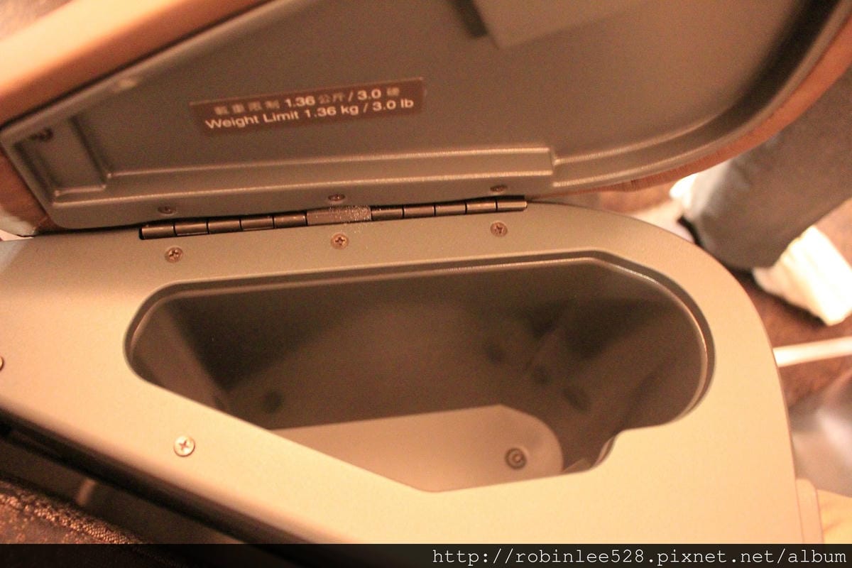 中華航空 777-300ER 登機體驗! 客艙全揭露! - 第39張圖 中華航空 777-300ER 登機體驗! 客艙全揭露!