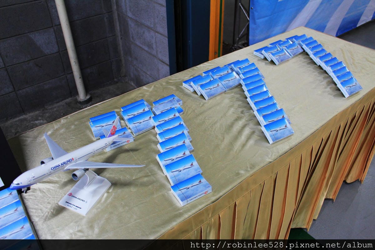 中華航空 777-300ER 登機體驗! 客艙全揭露! - 第3張圖 中華航空 777-300ER 登機體驗! 客艙全揭露!