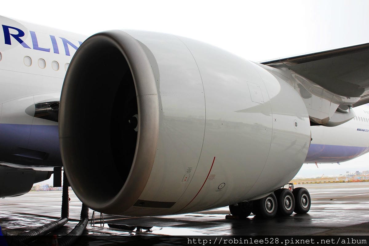 中華航空 777-300ER 登機體驗! 客艙全揭露!