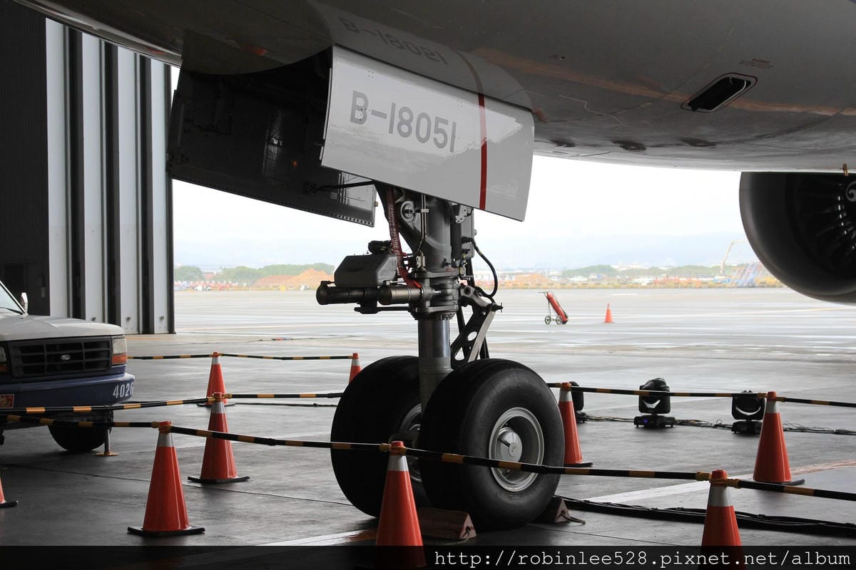 中華航空 777-300ER 登機體驗! 客艙全揭露! - 第6張圖 中華航空 777-300ER 登機體驗! 客艙全揭露!