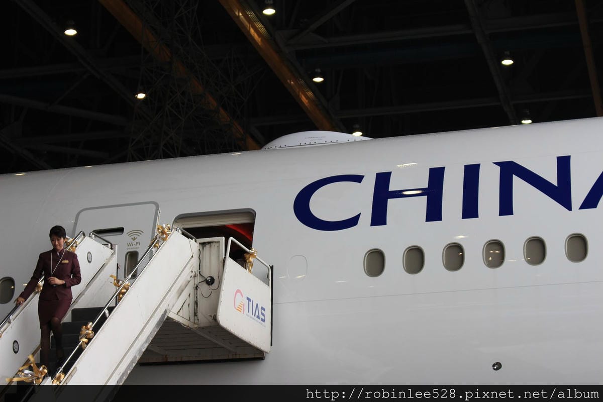 中華航空 777-300ER 登機體驗! 客艙全揭露! - 第16張圖 中華航空 777-300ER 登機體驗! 客艙全揭露!