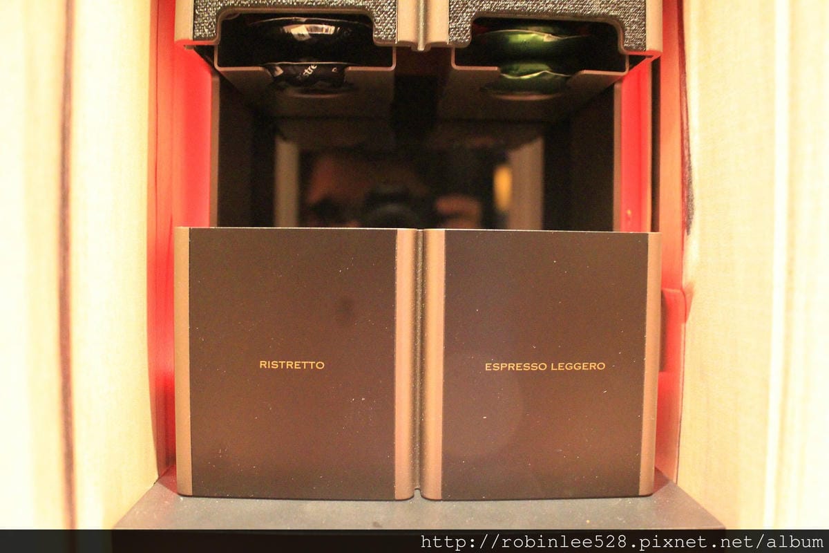 中華航空 777-300ER 登機體驗! 客艙全揭露! - 第24張圖 中華航空 777-300ER 登機體驗! 客艙全揭露!