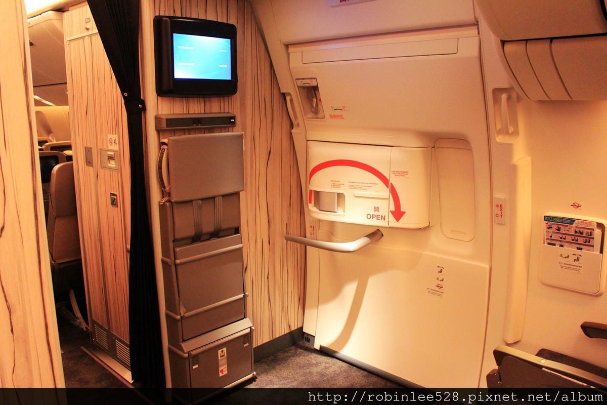 中華航空 777-300ER 登機體驗! 客艙全揭露!