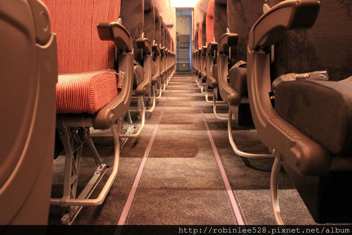 中華航空 777-300ER 登機體驗! 客艙全揭露! - 第68張圖 中華航空 777-300ER 登機體驗! 客艙全揭露!