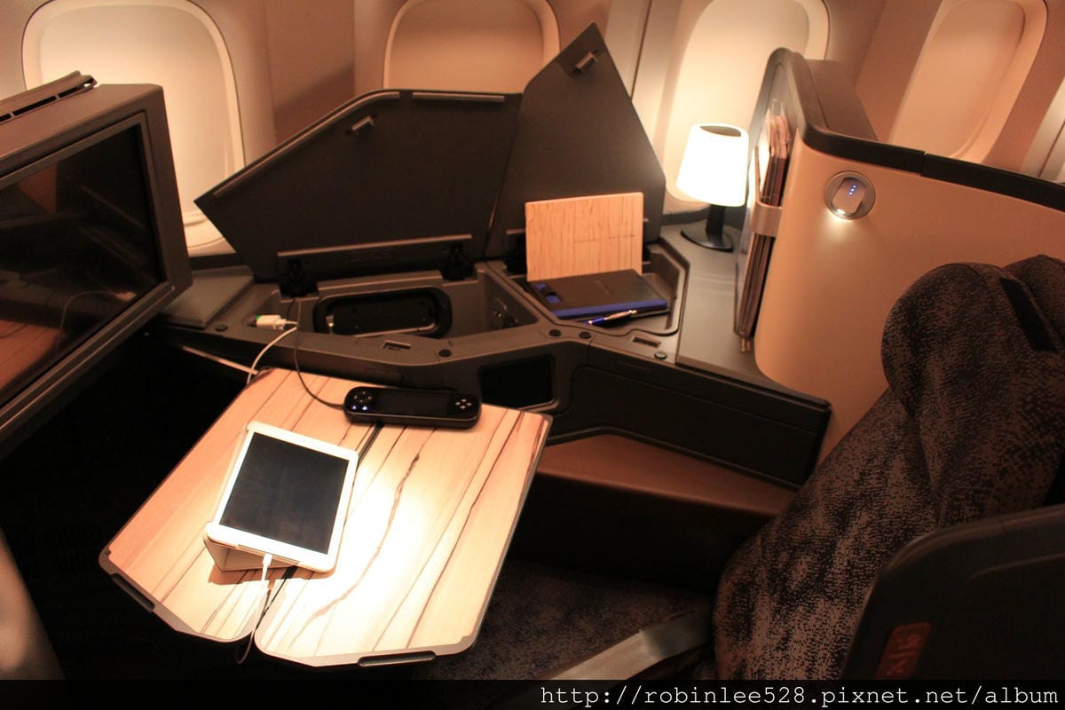 中華航空 777-300ER 登機體驗! 客艙全揭露! - 第42張圖 中華航空 777-300ER 登機體驗! 客艙全揭露!