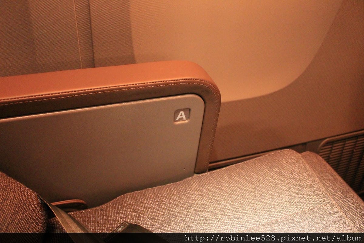 中華航空 777-300ER 登機體驗! 客艙全揭露! - 第55張圖 中華航空 777-300ER 登機體驗! 客艙全揭露!