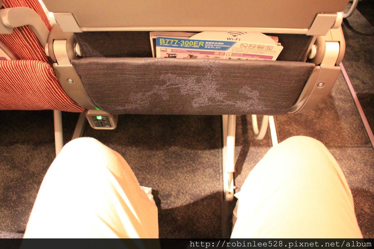 中華航空 777-300ER 登機體驗! 客艙全揭露! - 第69張圖 中華航空 777-300ER 登機體驗! 客艙全揭露!