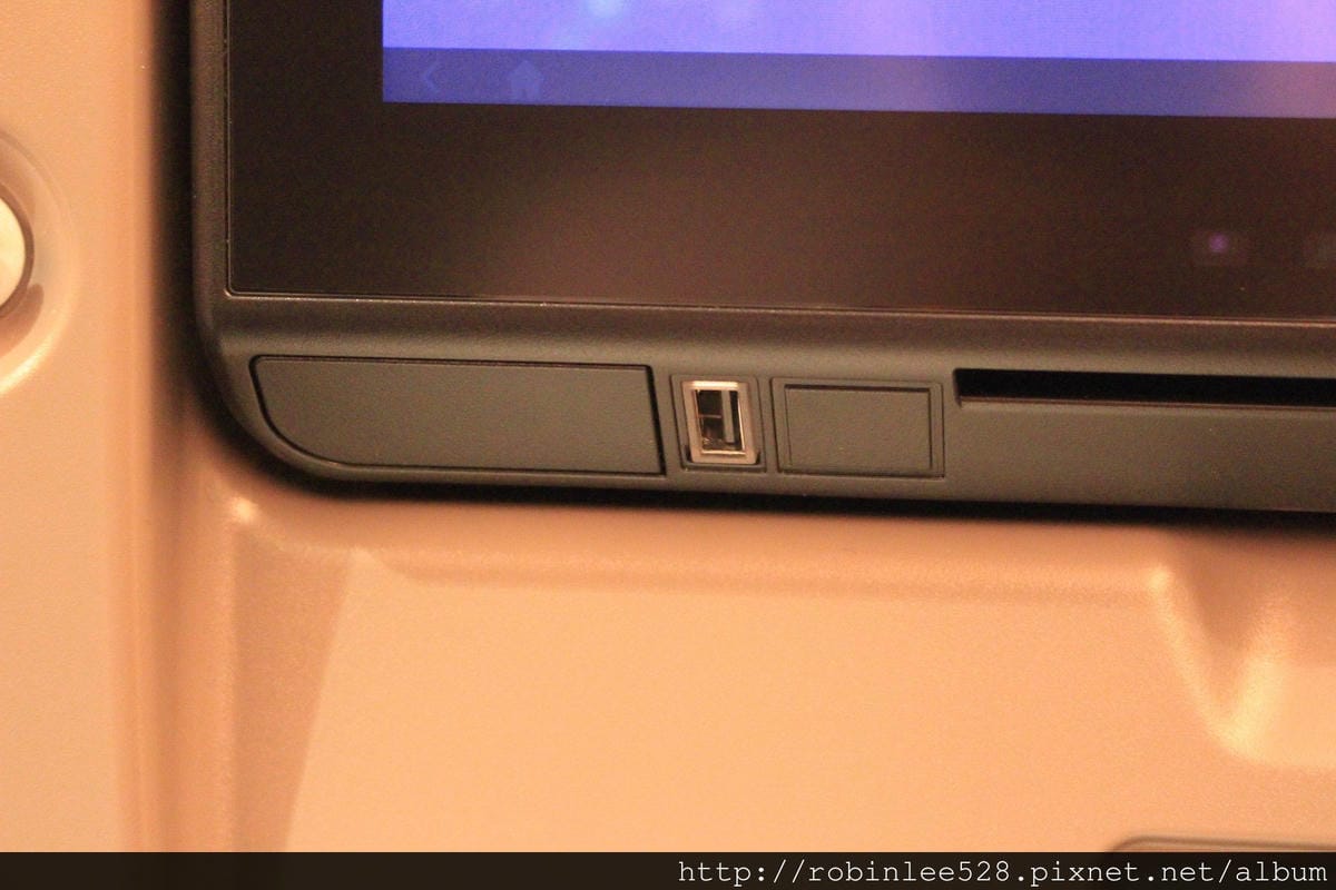 中華航空 777-300ER 登機體驗! 客艙全揭露! - 第75張圖 中華航空 777-300ER 登機體驗! 客艙全揭露!