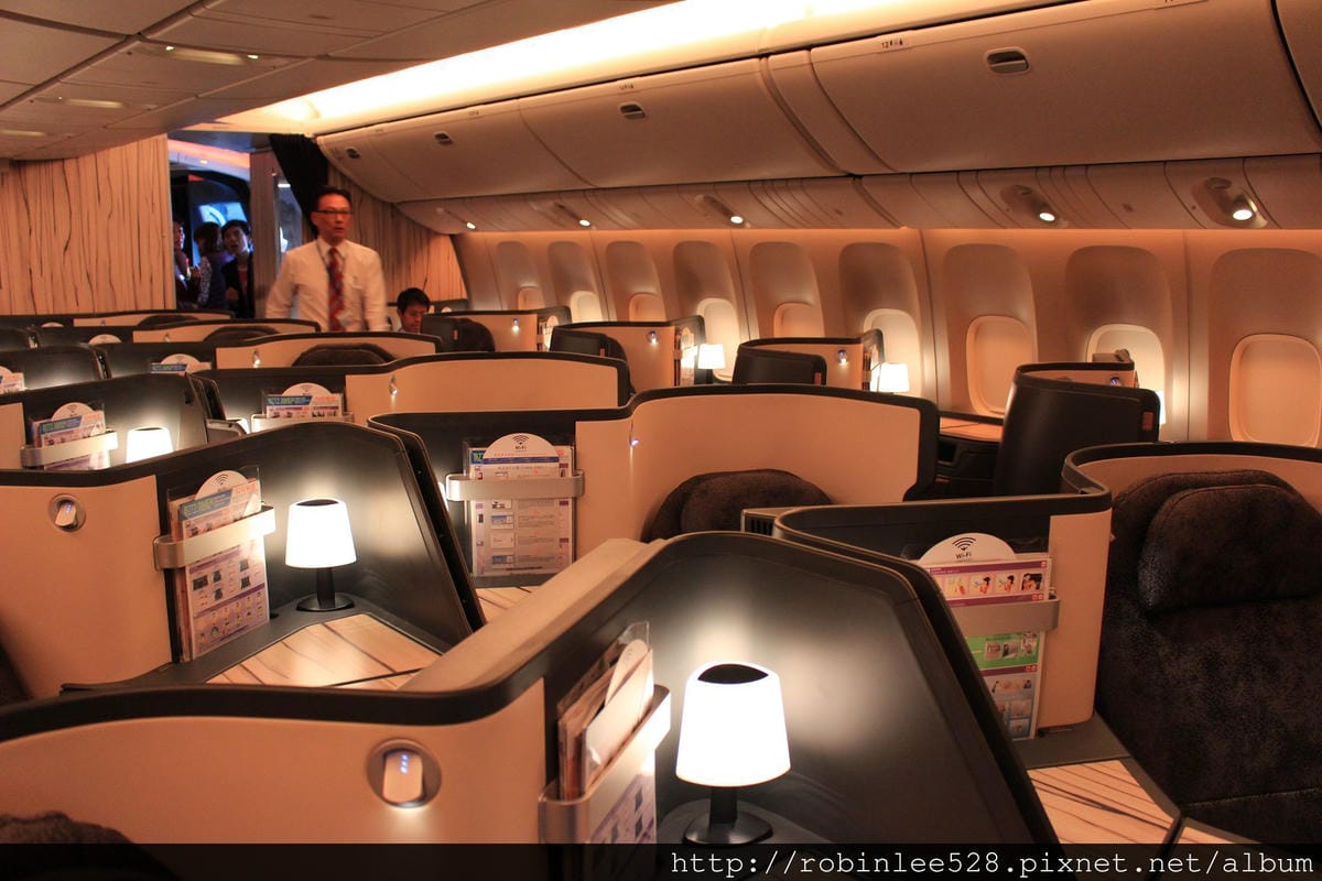 中華航空 777-300ER 登機體驗! 客艙全揭露! - 第30張圖 中華航空 777-300ER 登機體驗! 客艙全揭露!