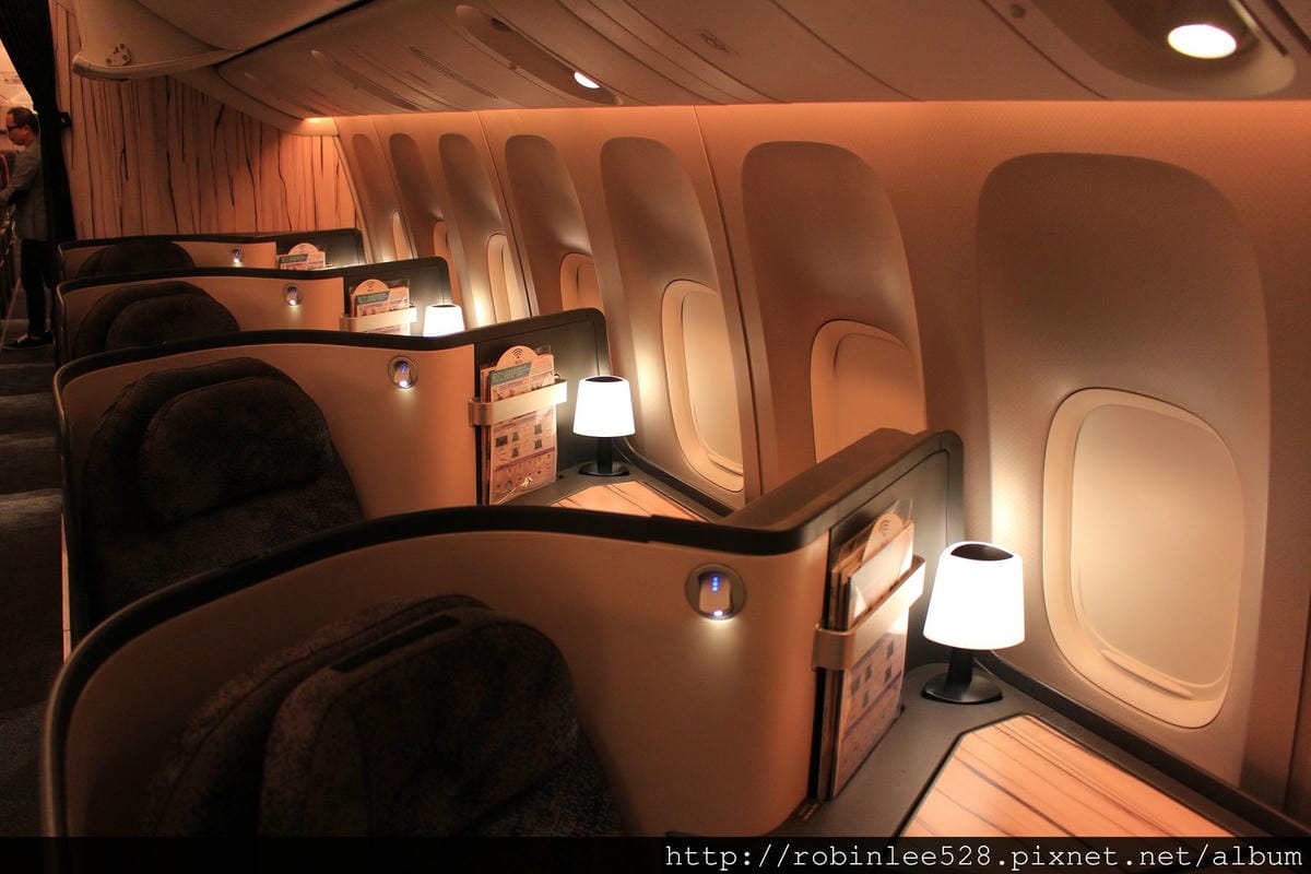 中華航空 777-300ER 登機體驗! 客艙全揭露! - 第28張圖 中華航空 777-300ER 登機體驗! 客艙全揭露!