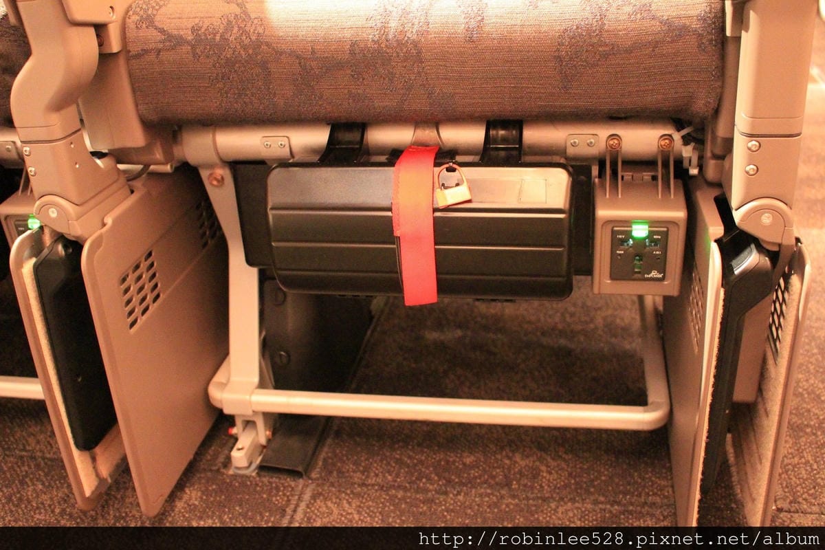 中華航空 777-300ER 登機體驗! 客艙全揭露! - 第72張圖 中華航空 777-300ER 登機體驗! 客艙全揭露!