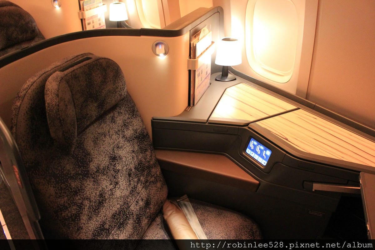 中華航空 777-300ER 登機體驗! 客艙全揭露! - 第93張圖 中華航空 777-300ER 登機體驗! 客艙全揭露!
