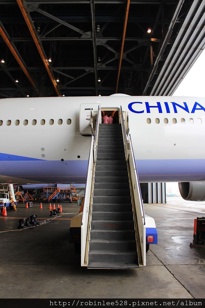 中華航空 777-300ER 登機體驗! 客艙全揭露! - 第14張圖 中華航空 777-300ER 登機體驗! 客艙全揭露!