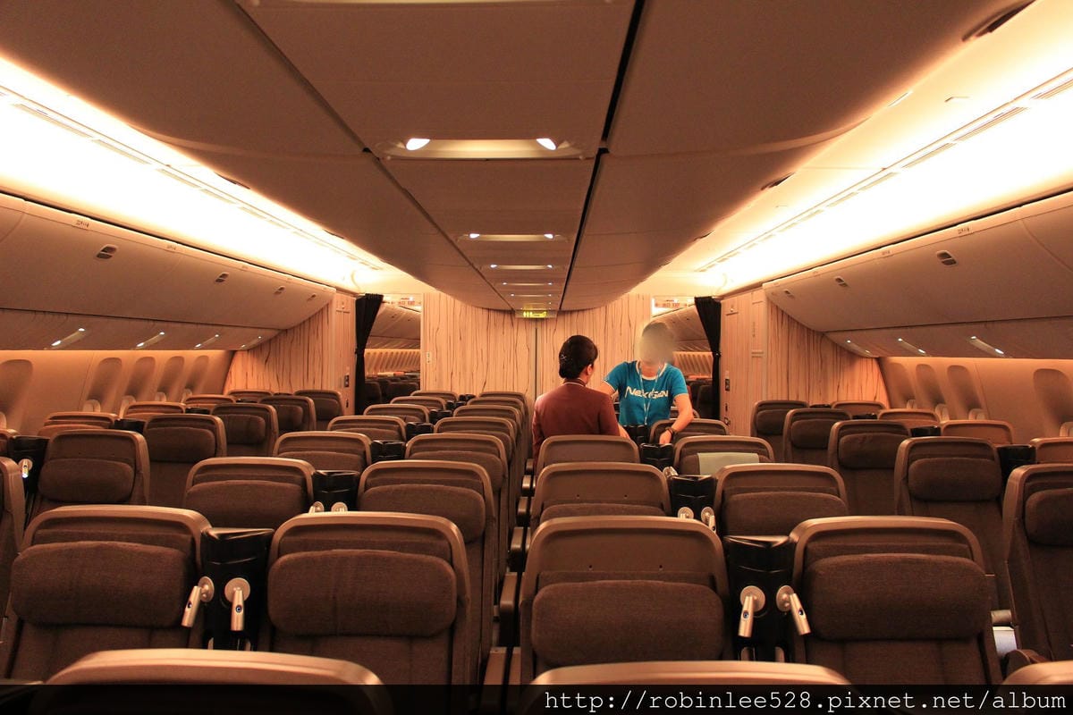 中華航空 777-300ER 登機體驗! 客艙全揭露! - 第51張圖 中華航空 777-300ER 登機體驗! 客艙全揭露!