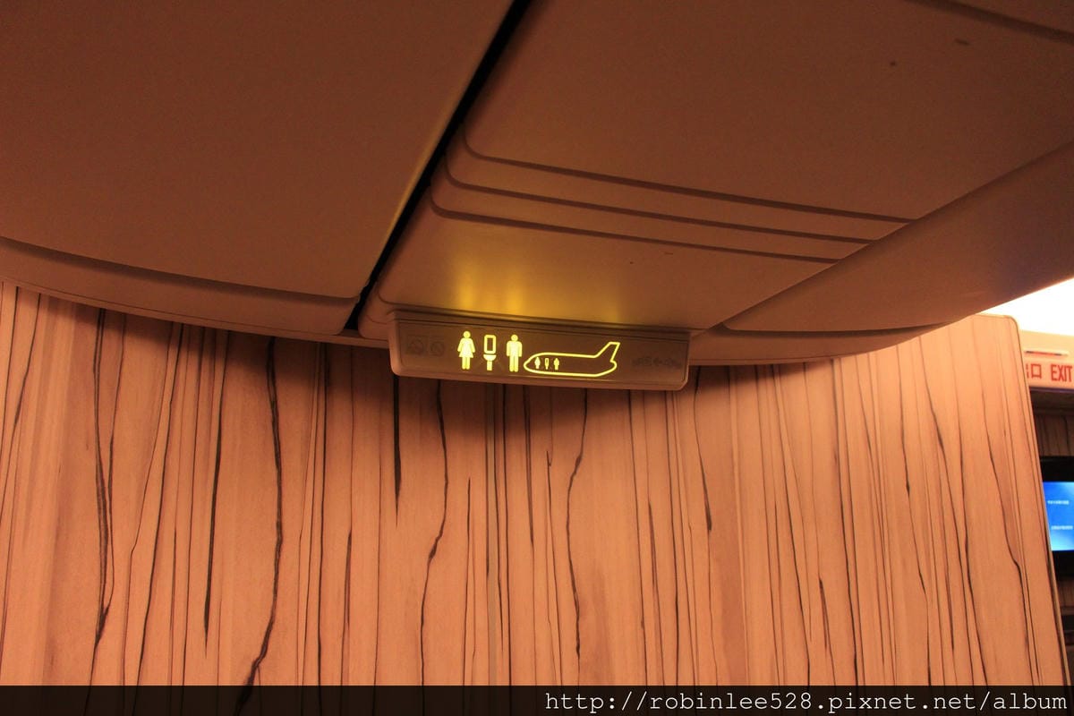 中華航空 777-300ER 登機體驗! 客艙全揭露! - 第67張圖 中華航空 777-300ER 登機體驗! 客艙全揭露!