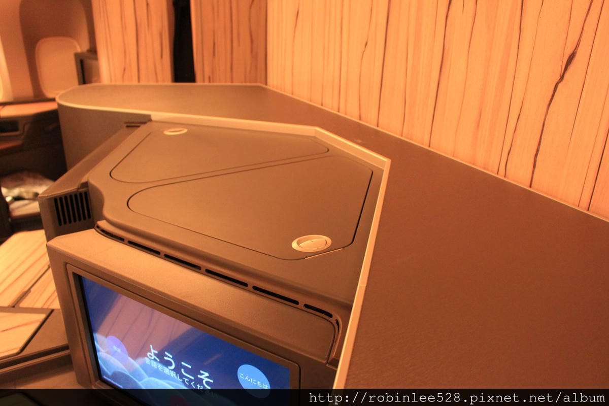 中華航空 777-300ER 登機體驗! 客艙全揭露! - 第38張圖 中華航空 777-300ER 登機體驗! 客艙全揭露!