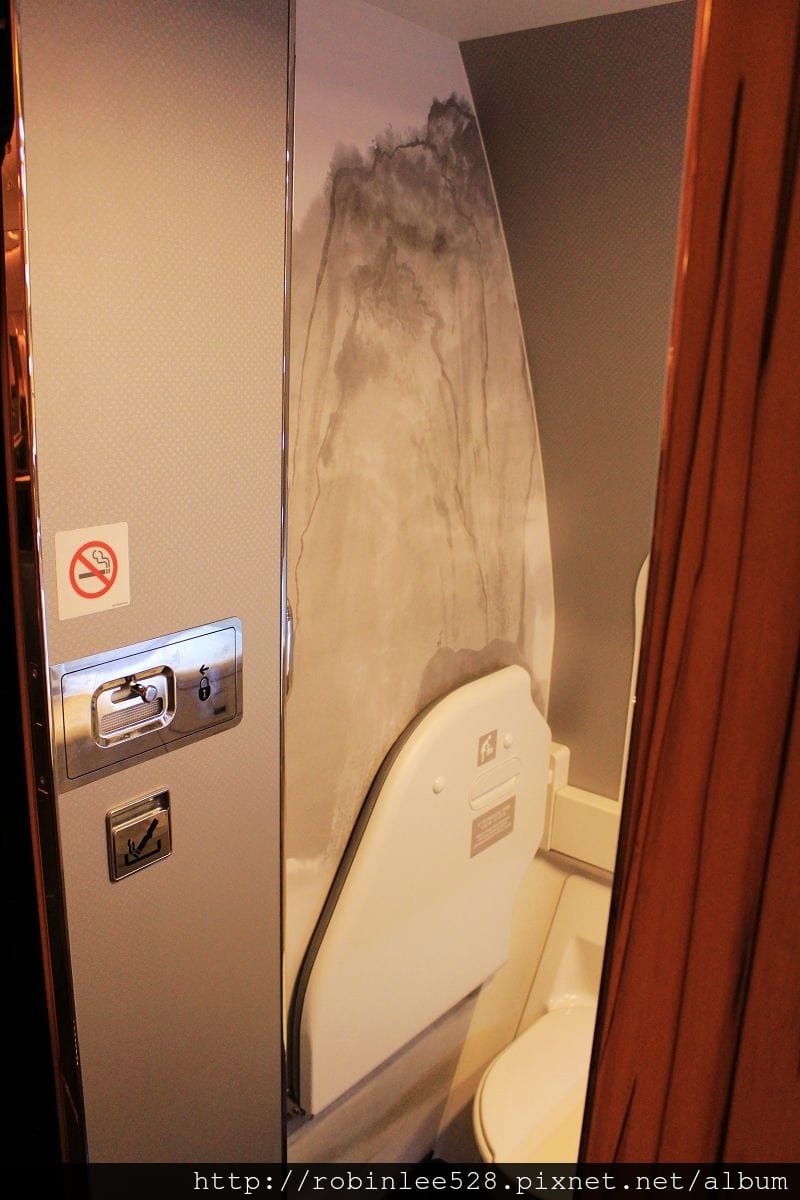 中華航空 777-300ER 登機體驗! 客艙全揭露! - 第86張圖 中華航空 777-300ER 登機體驗! 客艙全揭露!