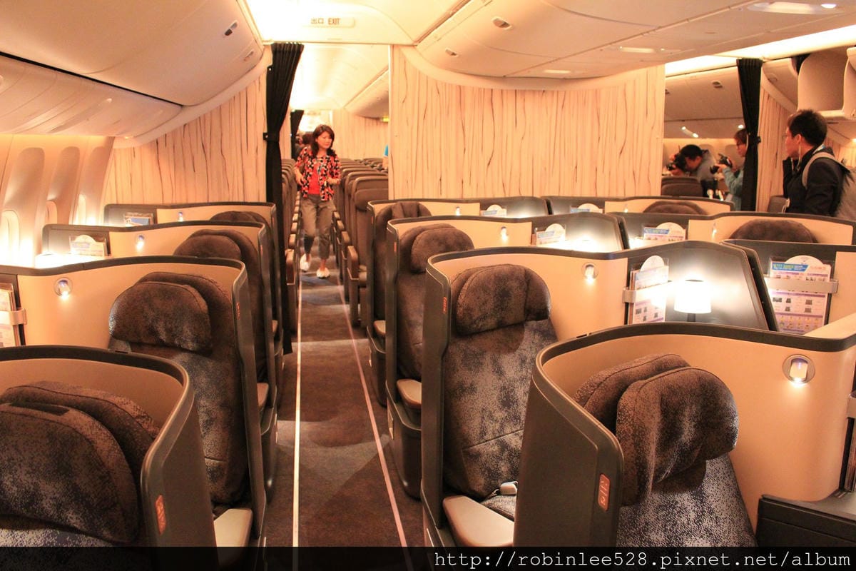 中華航空 777-300ER 登機體驗! 客艙全揭露! - 第29張圖 中華航空 777-300ER 登機體驗! 客艙全揭露!