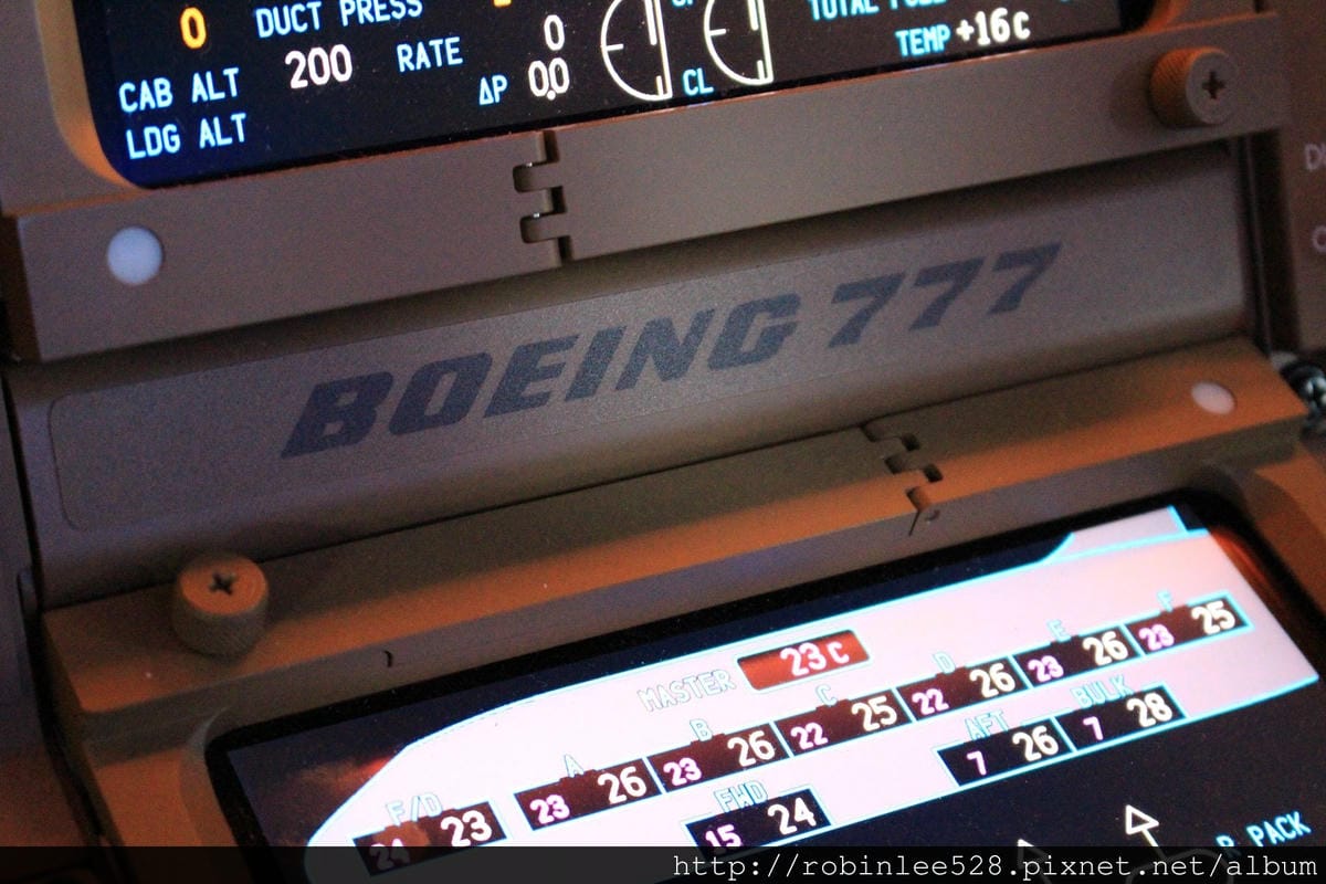 中華航空 777-300ER 登機體驗! 客艙全揭露! - 第100張圖 中華航空 777-300ER 登機體驗! 客艙全揭露!